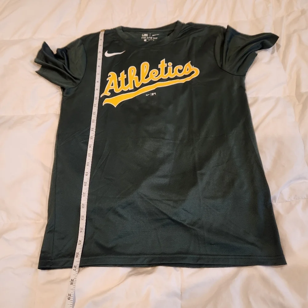 Nike athletic tee